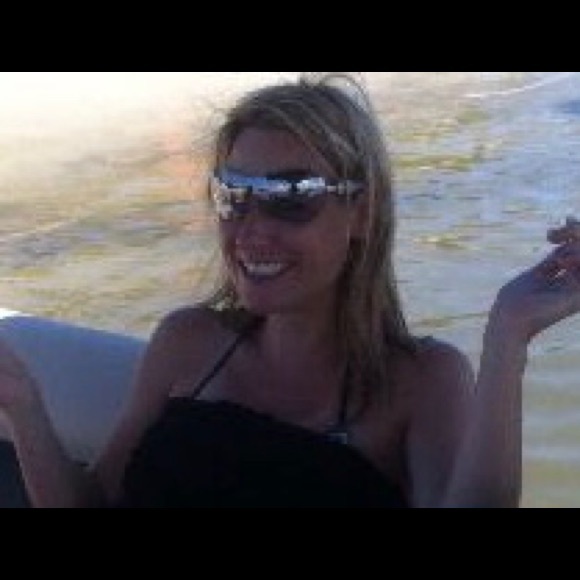 Meet your Posher, Melissa - Picture 2 of 2